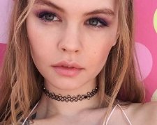 Настя Щеглова позувала в повністю прозорій білизні