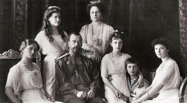 цар Микола ІІ з сім'єю