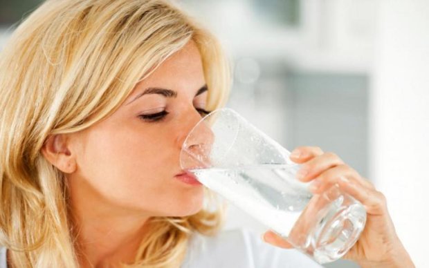 Как похудеть с помощью стакана воды