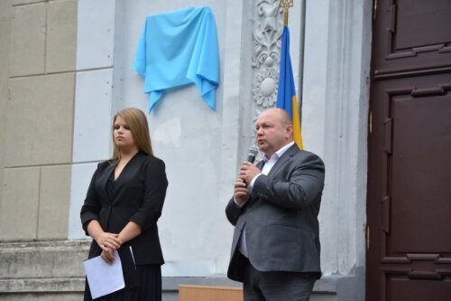 В Черновцах увековечили погибших на Донбассе героев: "Отдали молодые жизни за Украину"