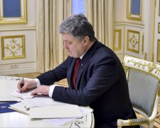 Порошенко подписал закон об украинской земле