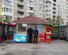 Продавець "руського міра" в центрі Києва дуже вибачається: відео
