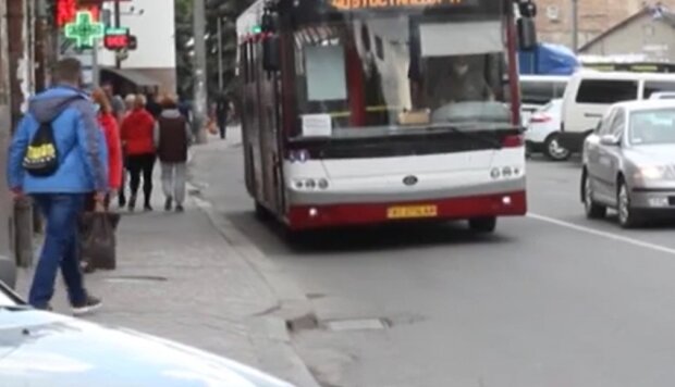 Автобус, изображение иллюстративное, кадр из видео:: YouTube