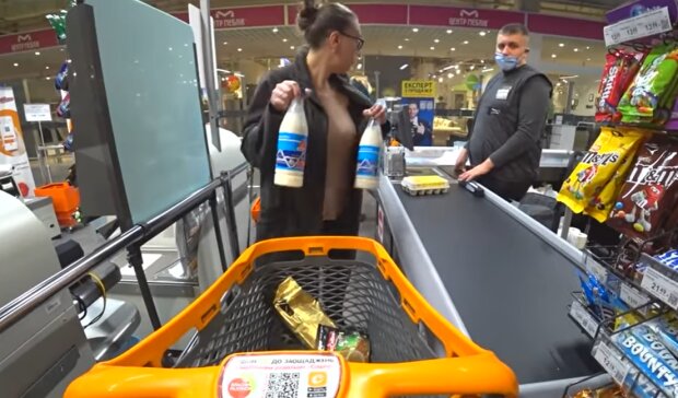 Супермаркет во время карантина, скриншот: YouTube