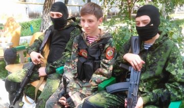 Донецьких студентів не пускають на "пари" зі зброєю