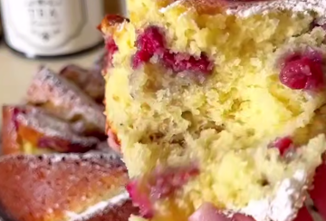 Манник с малиной, кадр из видео