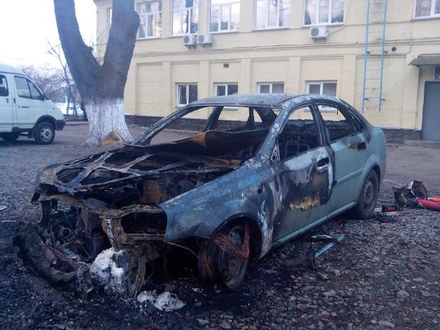 Новый год в Киеве закончился трагедией для водителя, от авто остались обугленные куски