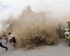 Стихия беспощадно уничтожила тысячи домов, есть жертвы: видео