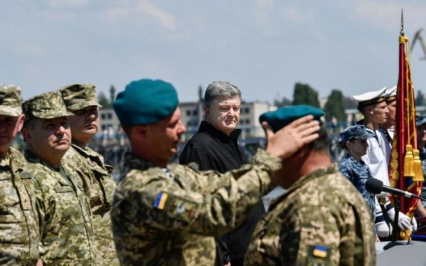 Морская пехота устроила молчаливый протест Порошенко