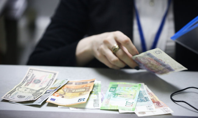 Щоб не мучився: Росія вирішила по-швидкому втопити рубль, який і так прямував на дно