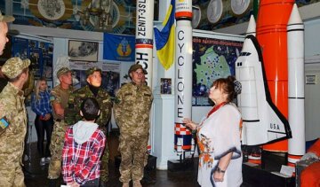 Харьковские новобранцы "побывали" на Луне (фото)