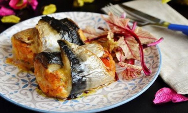 Рулети зі скумбрії з грибами в духовці: рецепт закуски, яка доповнить ваш святковий стіл