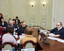 Кернес подарував своїм комунальникам "чарівну паличку": перетворили сміття на мільйони