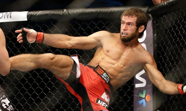 Другий пішов: російську зірку UFC дискваліфікували з банальних причин, тепер не виправдається