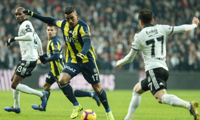 Фенербахче за 12 минут отыграл три гола в дерби с Бешикташем: видео