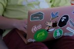 Робота за ноутбуком, фото: скріншот з відео