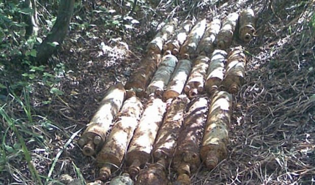 На Закарпатті грибник знайшов 63 реактивні снаряди (фото)