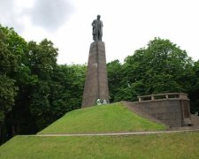 На Тарасовой горе предлагают запретить политические митинги