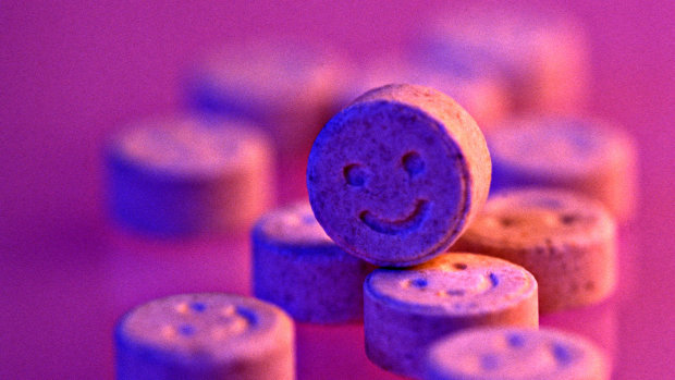 MDMA: врачи предложили лечить психотравмы клубным наркотиком