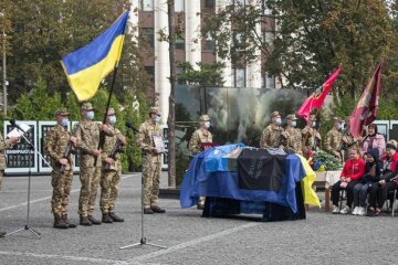 В Днепре простились с погибшим героем АТО - скончался при пожаре под Луганском