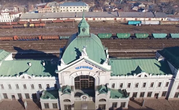 вокзал, Черновцы; скриншот из видео