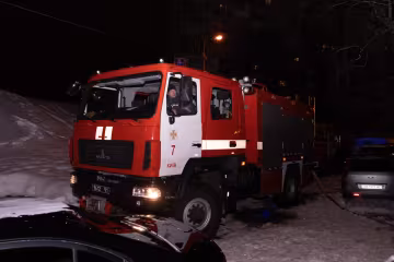 Алкоголіки спалили багатоповерхівку в Києві: сусідів рятували через вікна