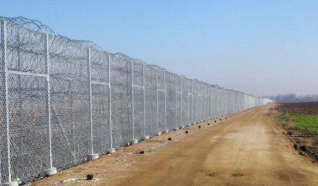 Латвия за четыре года построит стену на границе с Россией