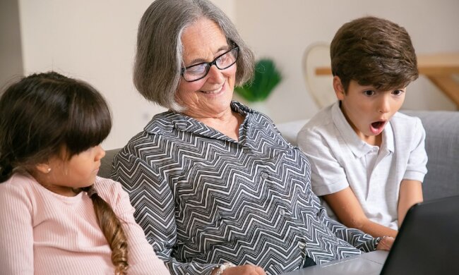 Бабушкина забота не заменит садик? Ученые удивили неожиданным выводом