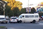 Під Дніпром некерований Lanos влетів у маршрутку, 8 постраждалих: моторошні кадри з місця аварії