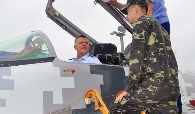 Генерал НАТО побував на військовій базі під Києвом (фото)