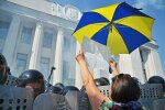 Ждут Зеленского: Верховную Раду окружила толпа киевлян, что известно