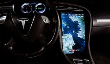 Teslа вирішила вдосконалити автопілот