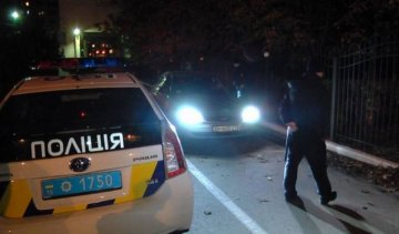 Одеські копи вночі оточили Державтоінспекцію