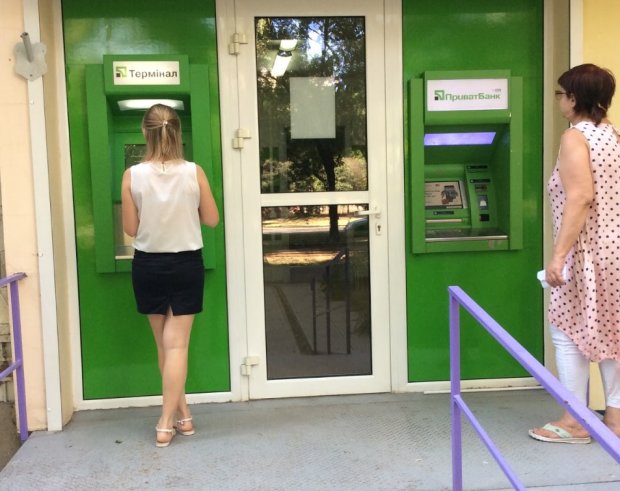 Масштабный сбой в ПриватБанке: когда заработают банкоматы, терминалы и Приват24