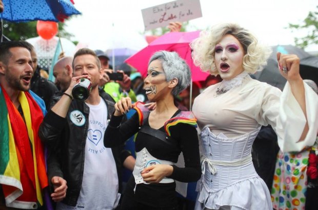 Скоро все решится: в Румынии проходит референдум об однополых браках