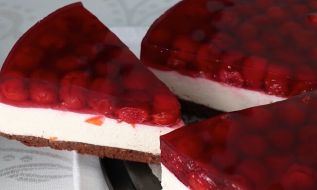 Сирний торт з вишнею, скріншот: YouTube