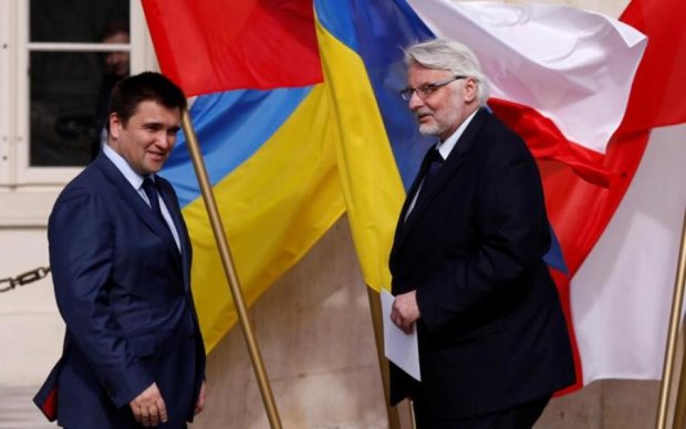 Украина и Польша поскандалили из-за паспорта