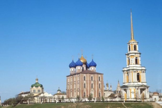 Молния повредила часы-куранты на колокольне Рязанского Кремля 