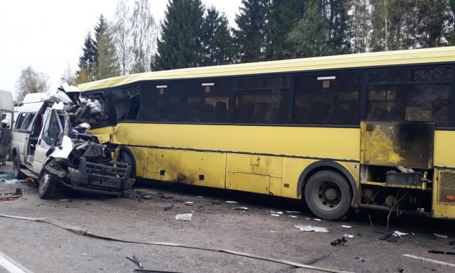 У Києві переповнений автобус з Білорусі влаштував кривавий таран: три легковики вщент, - відео