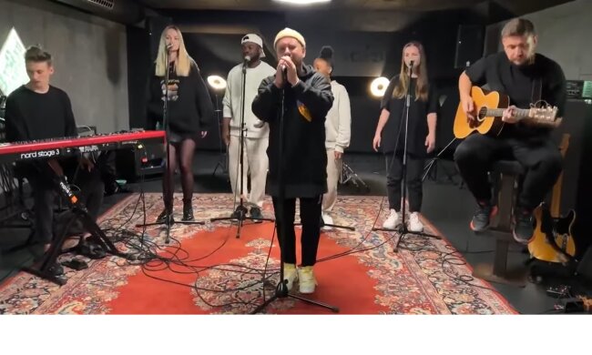 Monatik у підвалі записав новий трек українською: "Дуже сильна пісня, кожного разу до сліз!"