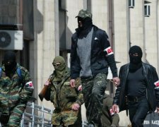 Только в Донецке: трамвай заехал в жилой дом