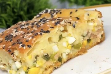 Заливной пирог с яйцами и тунцем: фото скрин рецепта