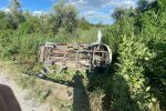 Під Дніпром на швидкості мікроавтобус вилетів в кювет - постраждалих вивозили пачками, водій в бігах