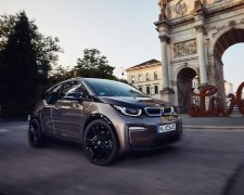 Дизайн BMW i2 слили в сеть: футуристичный электрокар по приятной цене