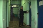 у в'язниці, скріншот з відео