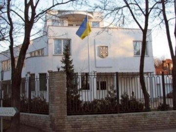 Телефонний терорист "замінував" українське посольство в Москві