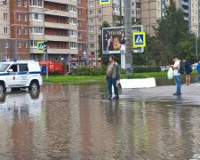 Київ перетворився на пекло: окріп б'є з-під землі, відео