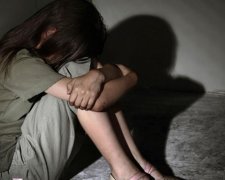 Жуткое насилие: названый дедушка издевался над внучкой