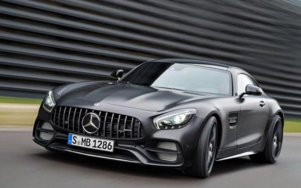 Mercedes-Benz поліпшить свої авто електродвигуном