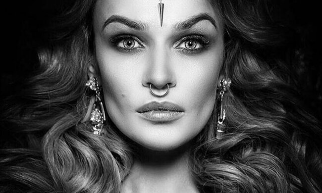 Альона Водонаєва вразила своєю елегантною сексуальністю